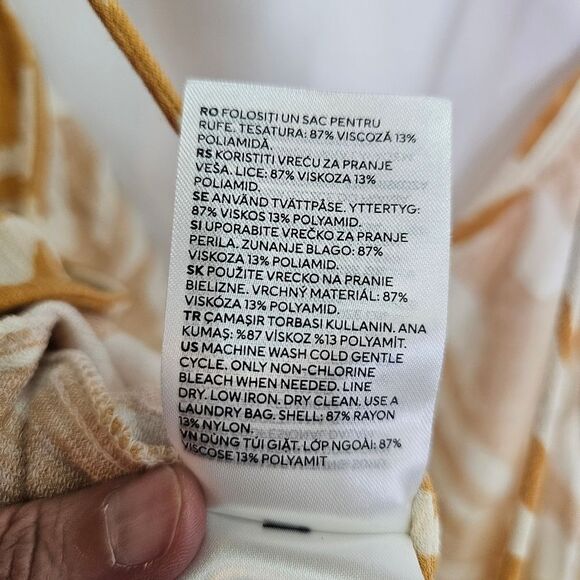 H&M Gold Tropical Sleeveless Flowy Jumpsuit Size Large - Picture 11 of 13